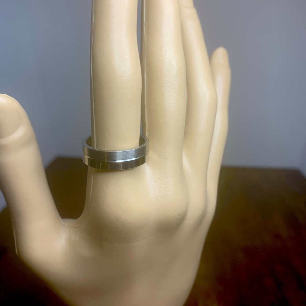W- Men's 2 Tone Steel And Silver Plated Wedding Ring Size 9